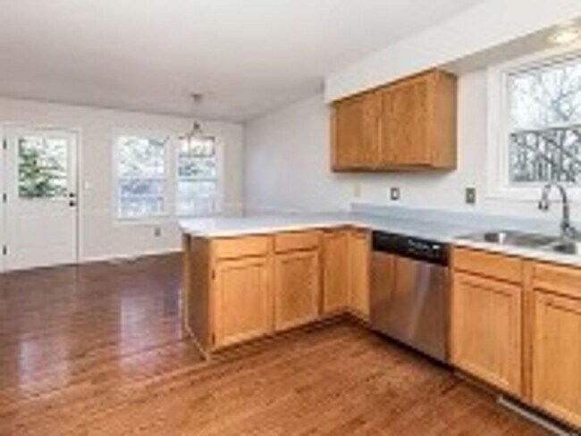Foto del edificio - 4BR/3BR Home - $2,300/month