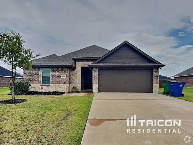 Building Photo - 636 Excelsior Dr