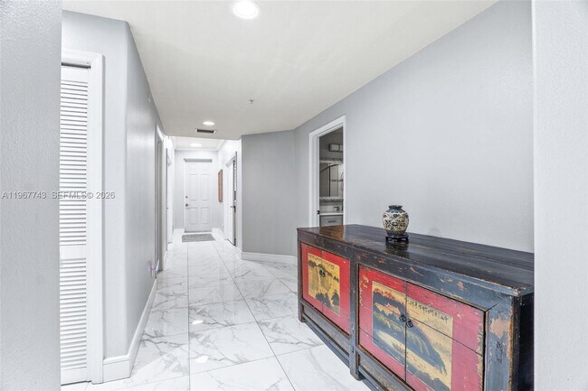 Foto del edificio - 601 N Miramar Ave