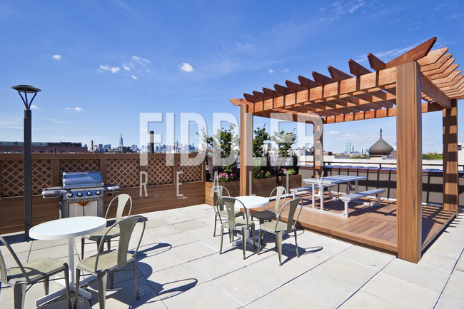 Foto del edificio - 220 N 10th St