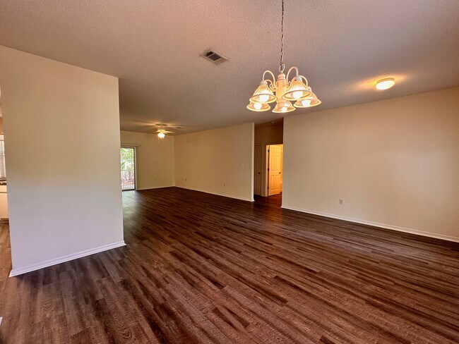 Foto del edificio - 158 Garnett Bayou Rd