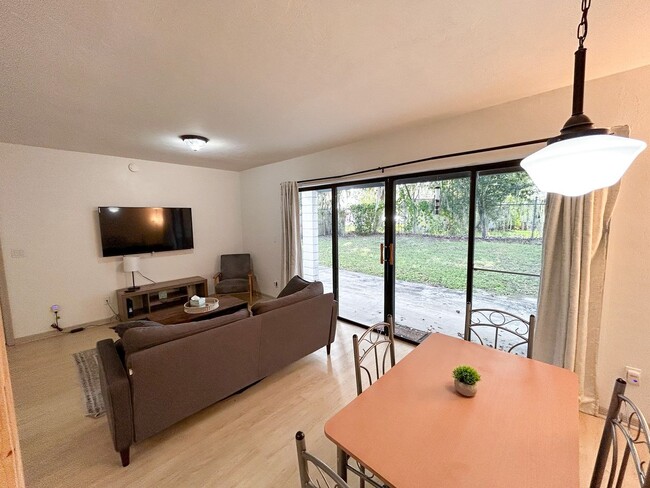 Foto del edificio - 1058 SW 6th Dr