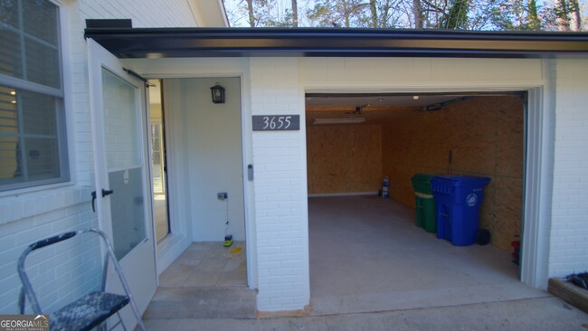 Building Photo - 3655 Woodstream Cir NE