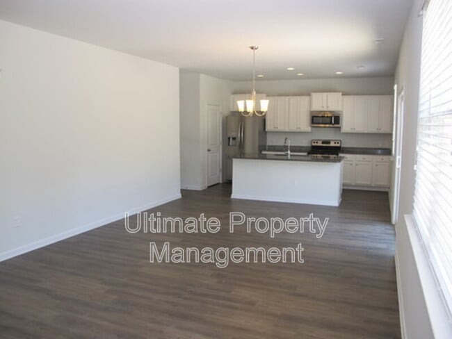 Photo - 8164 E Highcroft Dr NE House