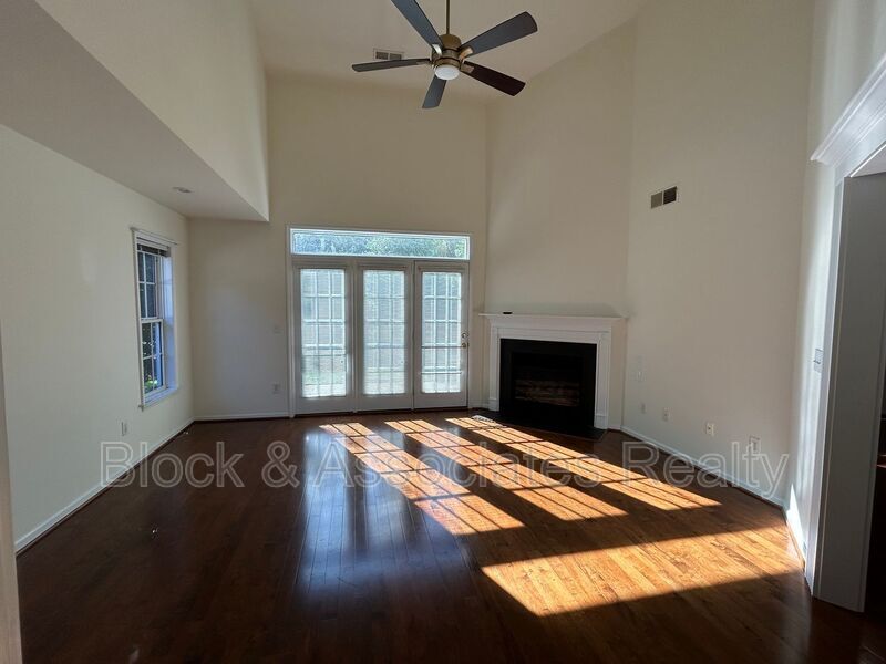 Photo - 7500 Riverside Ct