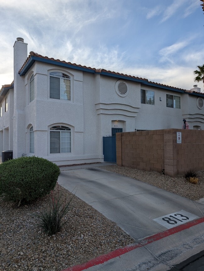 Building Photo - 813 Radiant Star St