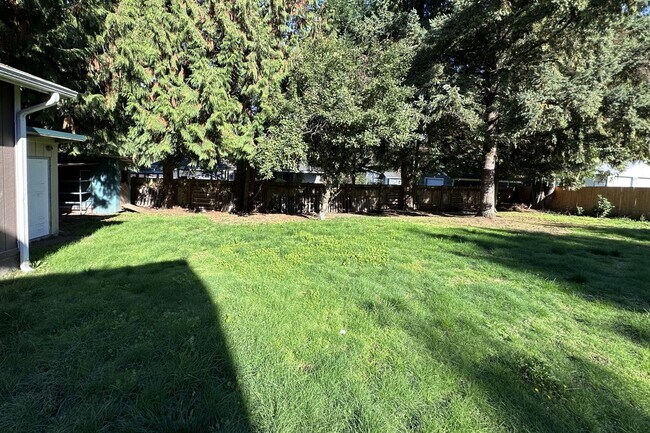 Foto del edificio - Beautiful Home on 1/4 Acre just outside of...
