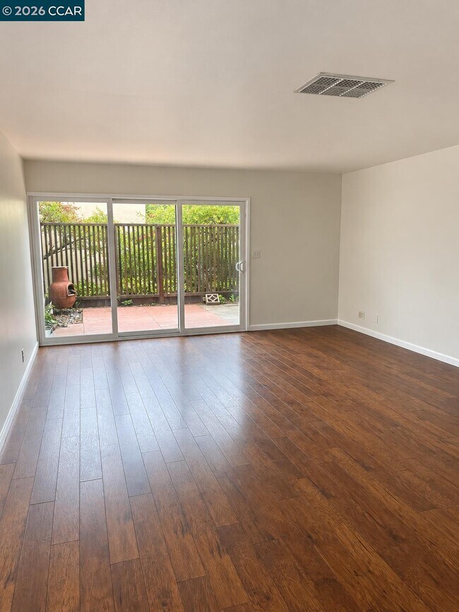 Building Photo - 651 Moraga Rd