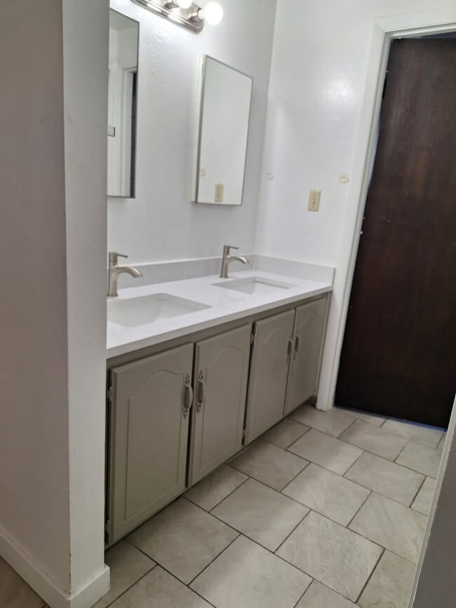 Building Photo - 1110 S Graff Cir