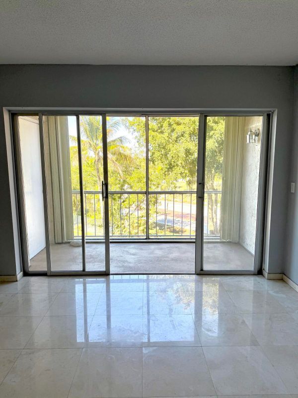 Foto del edificio - 505 Spencer Dr