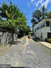 Building Photo - 225 Dewey Dr