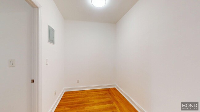 Building Photo - 165 E 83rd St