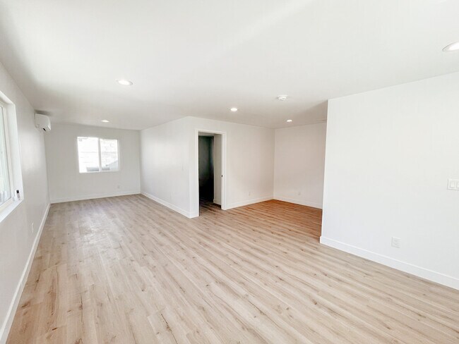 Foto del edificio - 3824 W 104th St