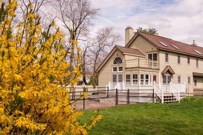 Building Photo - 1439 NY-9P