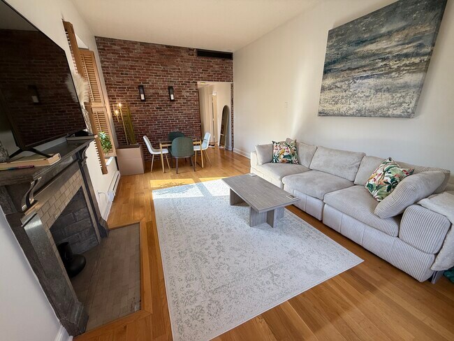 Building Photo - 160 Commonwealth Ave