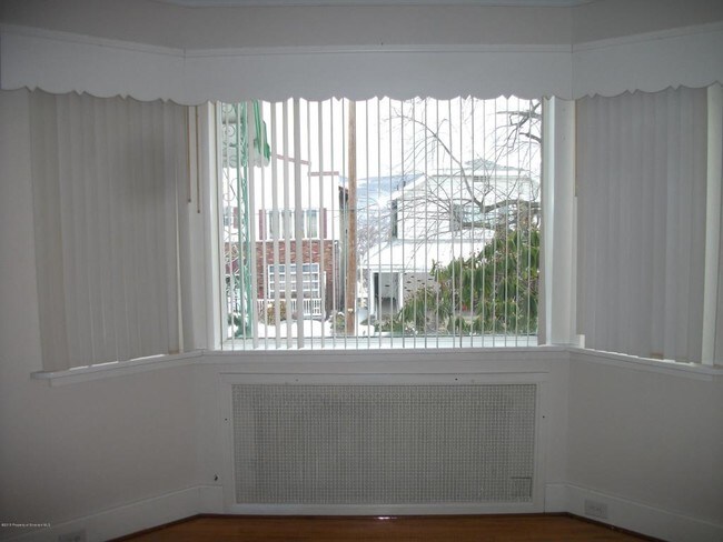 Foto del edificio - 1012 N Webster Ave