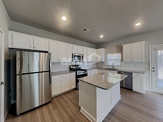 Building Photo - 218 Omega Ct