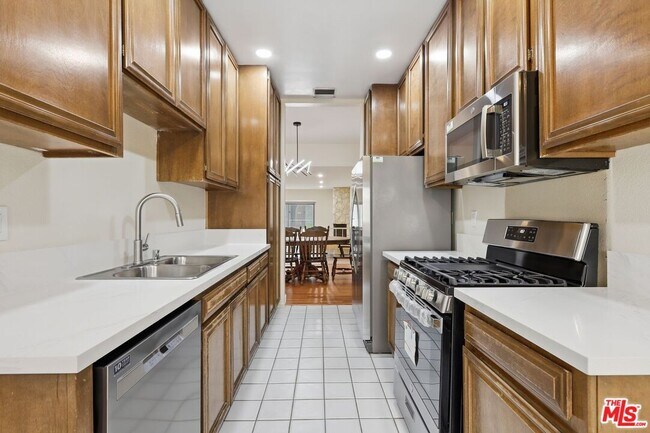 Foto del edificio - 1271 Stoner Ave