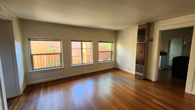 Building Photo - 5244-5308 NE Wistaria Drive