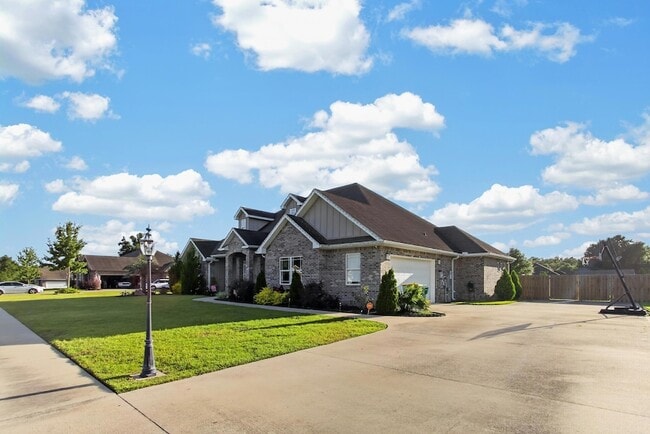 Building Photo - 5522 Frontier Dr