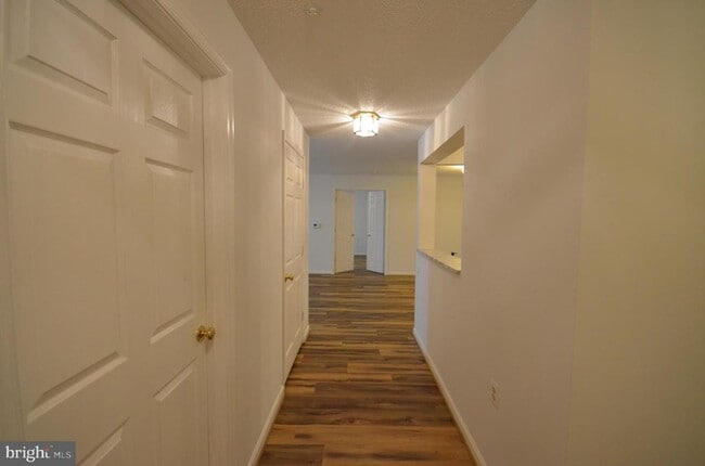 Building Photo - 10009 Vanderbilt Cir