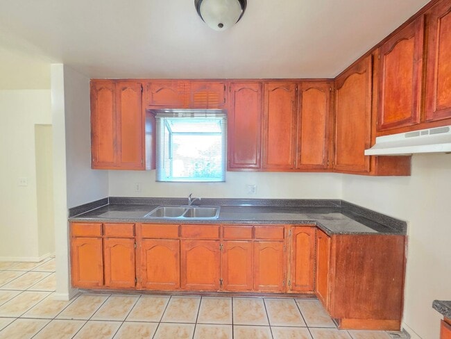 Building Photo - 9618 Kalmia St