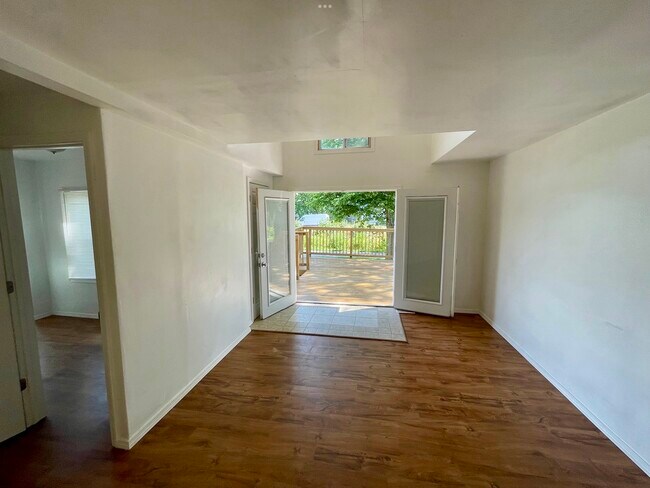 Building Photo - 2939 Sachs St