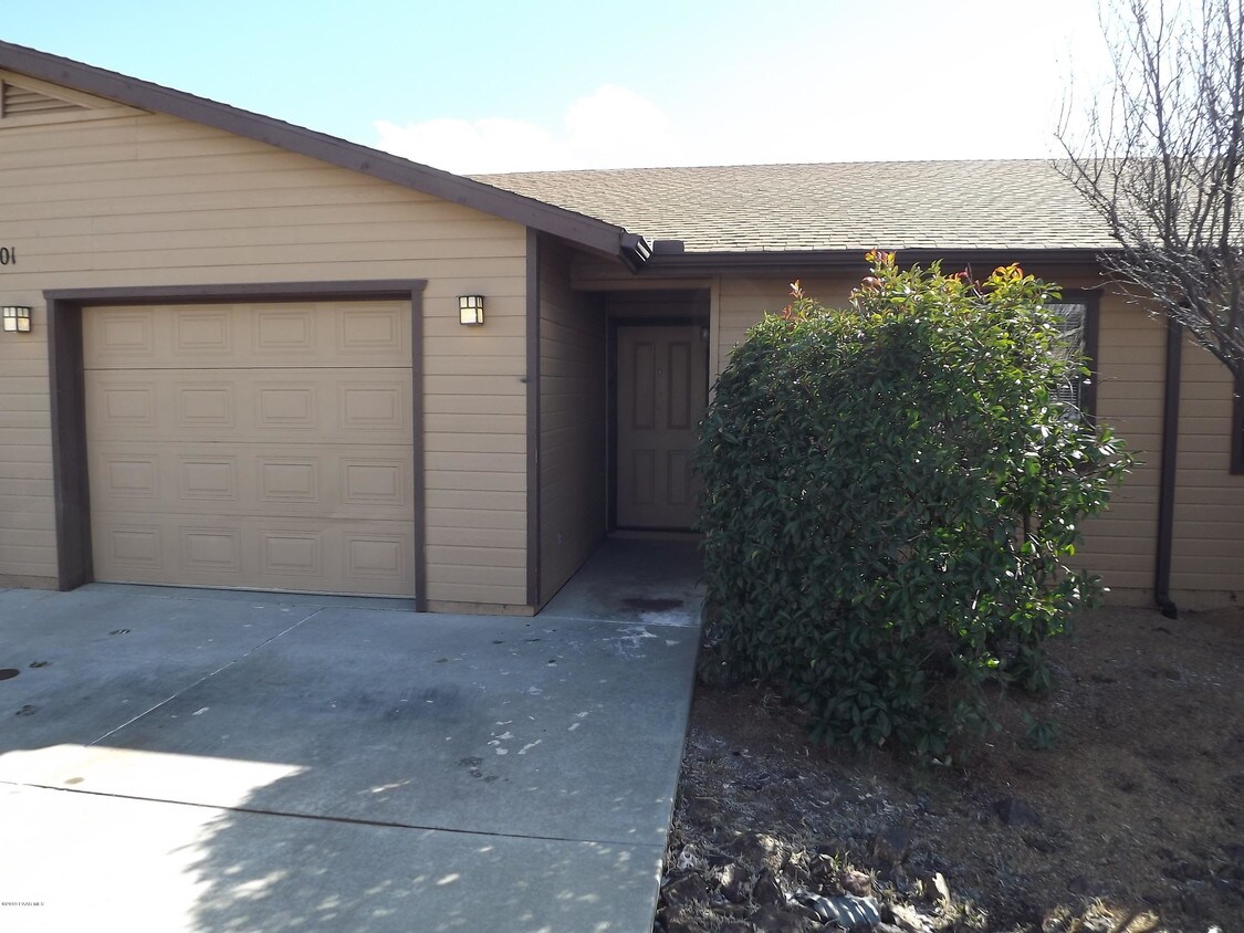8301 E Dana Dr Unit B, Prescott Valley, AZ 86314 Room for Rent in
