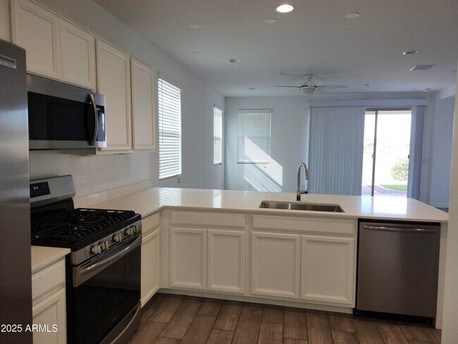 Foto del edificio - 5824 N 89th Dr