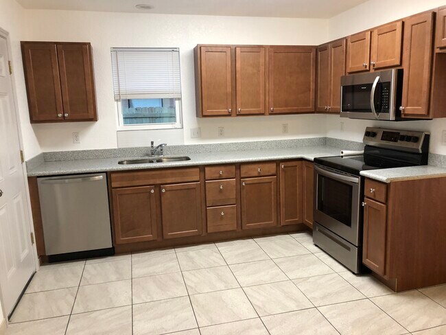 Building Photo - 3393 Green Briar Cir