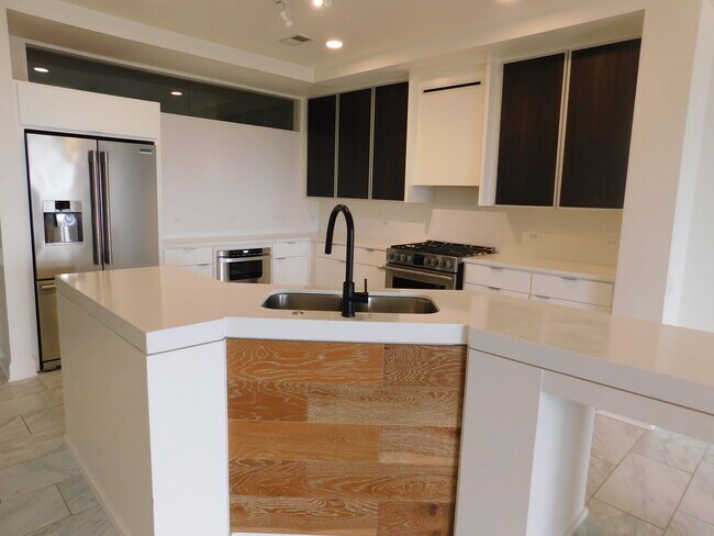 Foto del edificio - 717 Riverside Dr