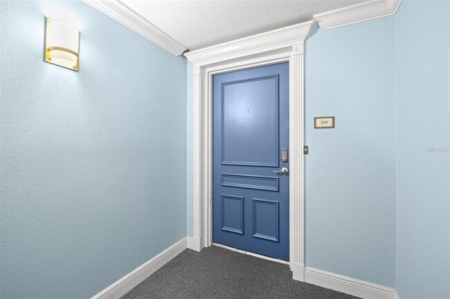 Foto del edificio - 5220 Brittany Dr S