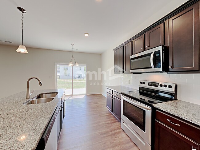 Foto del edificio - 4028 Birchfield Pl
