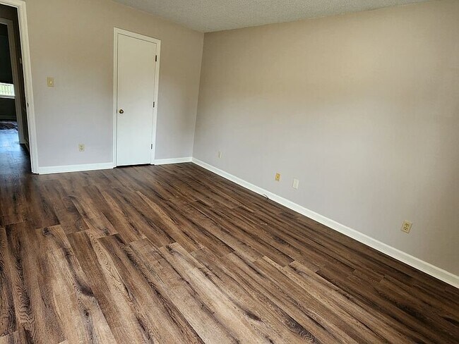 Foto del edificio - 2036 Merle Ln