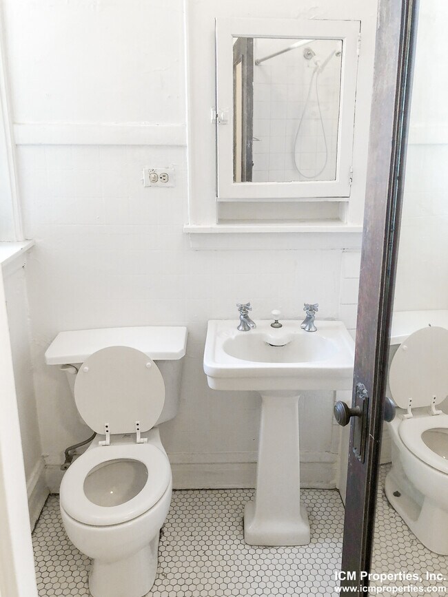 Foto del edificio - 3618 N Marshfield Ave