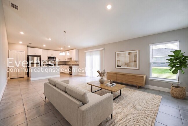 Building Photo - 528 Bristol Cir