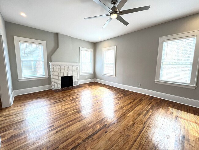Foto del edificio - Riverside Luxury 2BR/1BA Apartment