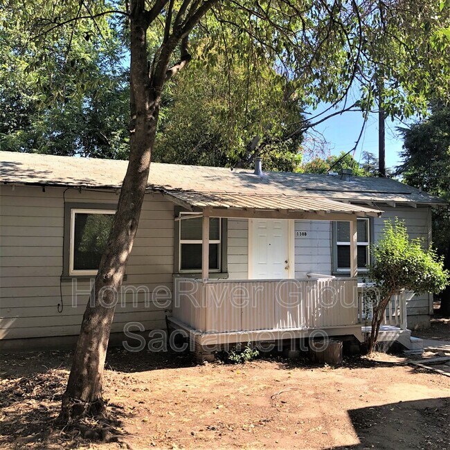 Building Photo - 138 B St