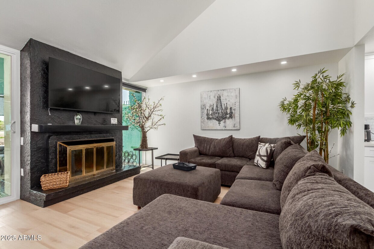 Primary Photo - 2529 N Miller Rd