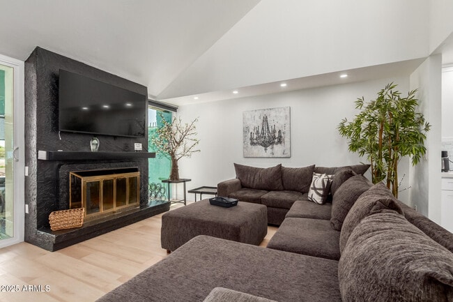 Building Photo - 2529 N Miller Rd