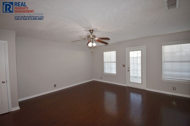 Building Photo - Wonderful 3BR Mboro townhome- GREAT location!