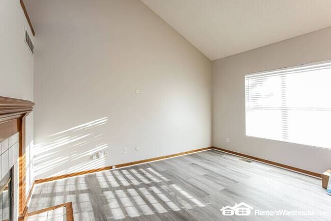 Foto del edificio - 3 Bed 2.5 Bath in KC North! Available July...