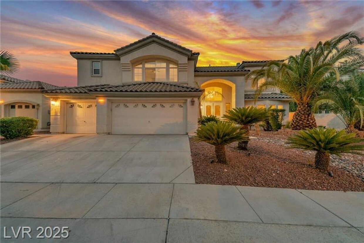 Primary Photo - Custom Home