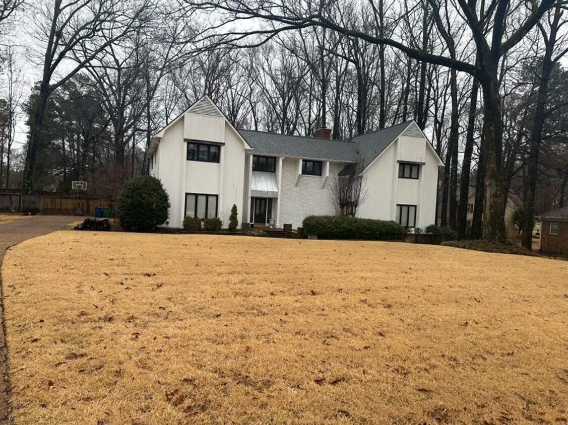 Foto principal - Stunning 5-Bedroom Home in Germantown-Spac...