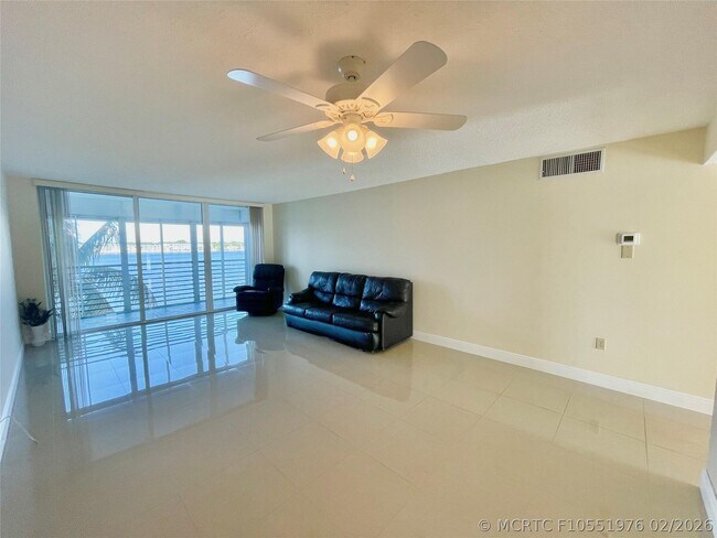 Building Photo - 1175 NE Miami Gardens Dr