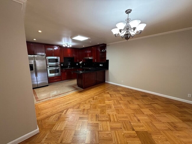 Building Photo - Bright & Spacious Single Family Home - Par...