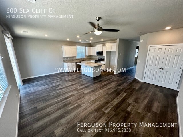 Foto del edificio - Brand New Three Bedroom Solar Home in West...