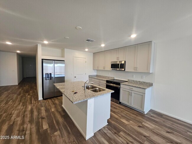 Foto del edificio - 1185 N 13th St