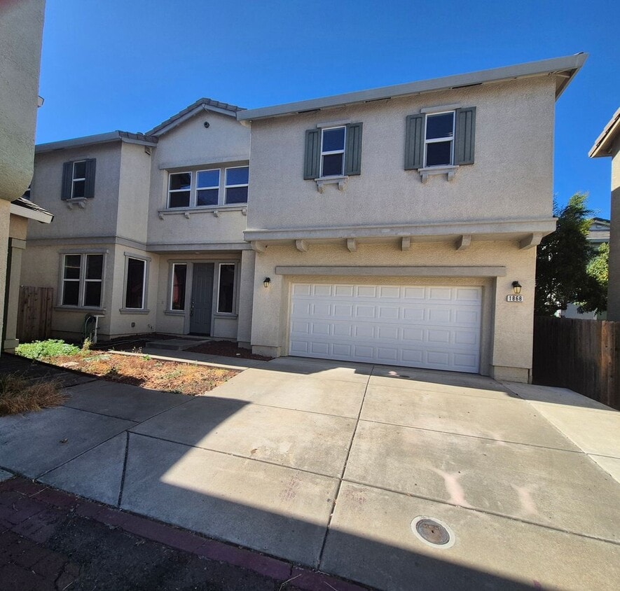 Primary Photo - Spacious Four Bedroom, Three Bath Home in ...