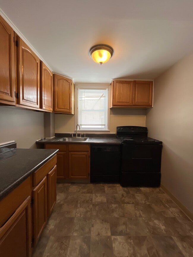 Building Photo - 2280 Main St